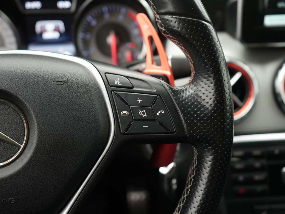 Mercedes-Benz GLA 250 - Imagem 12