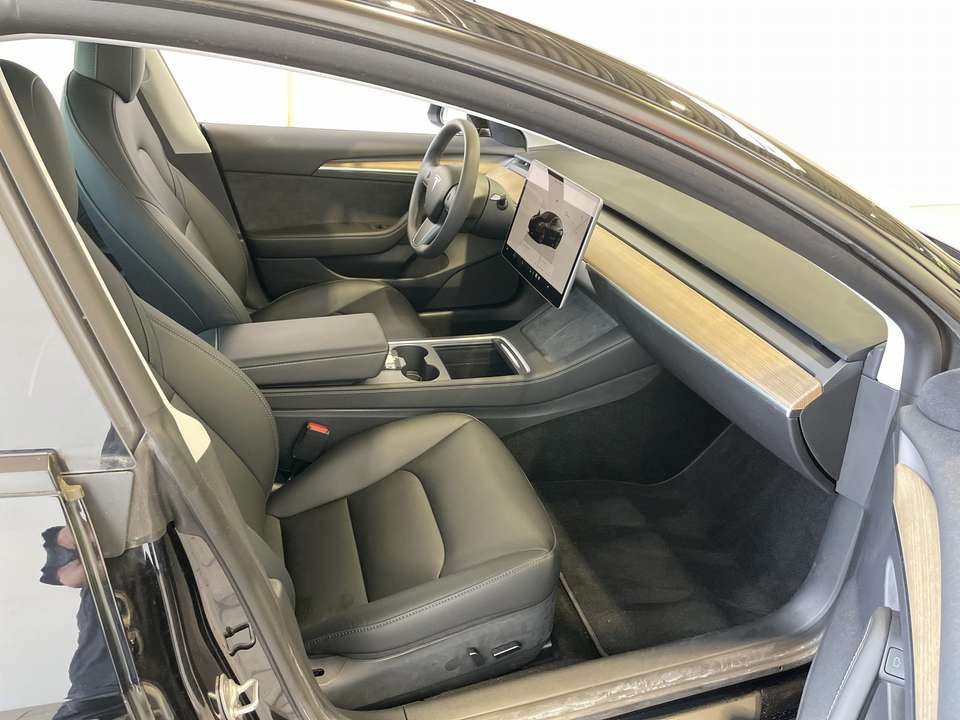 Tesla Model 3 - Imagem 9
