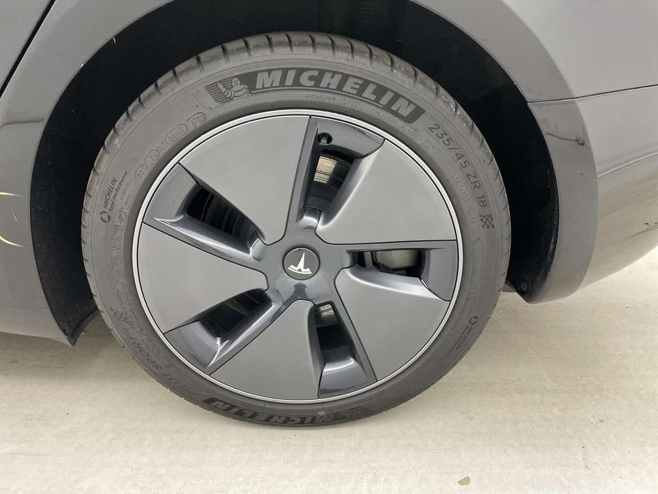 Tesla Model 3 - Imagem 12