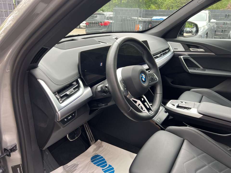 BMW iX1 - Imagem 8