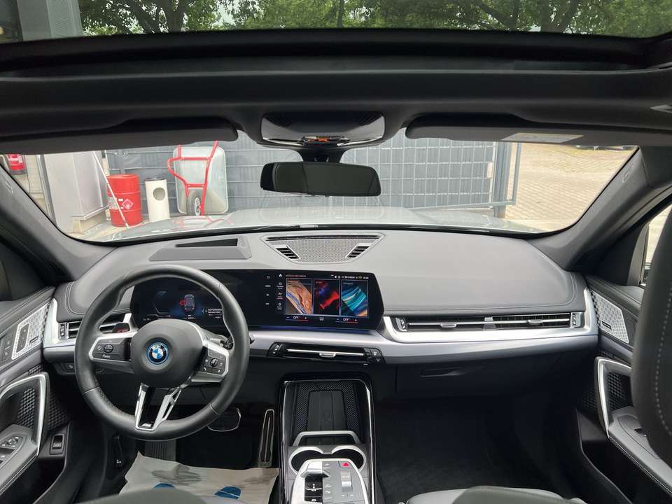 BMW iX1 - Imagem 10