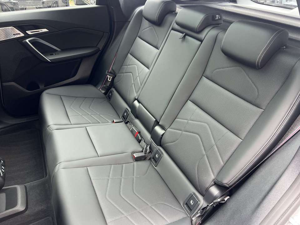 BMW iX1 - Imagem 12