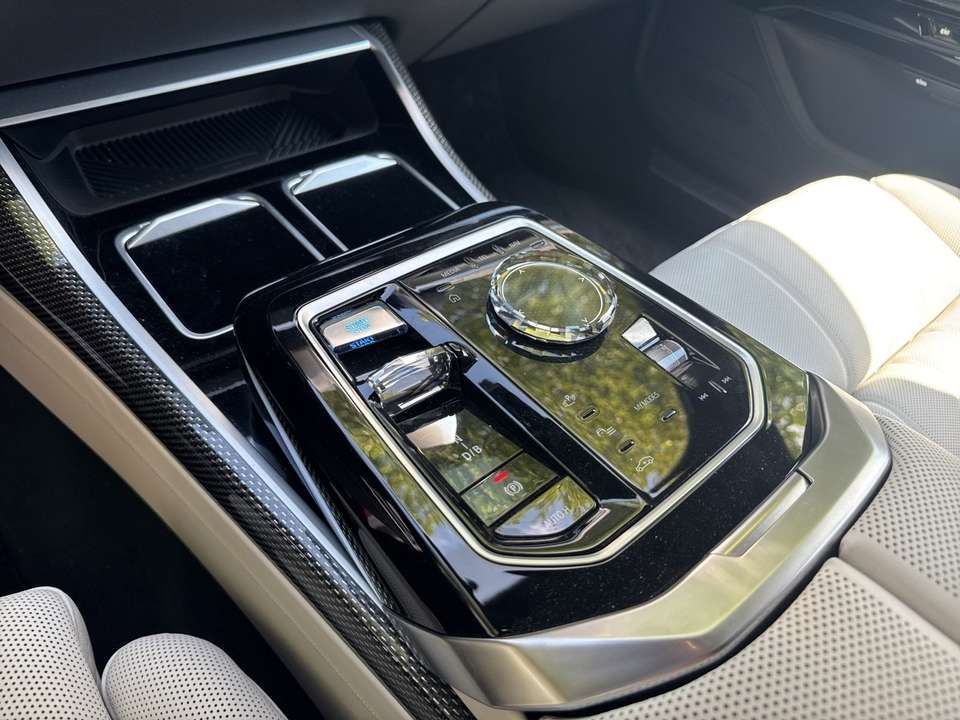 BMW i7 - Imagem 11
