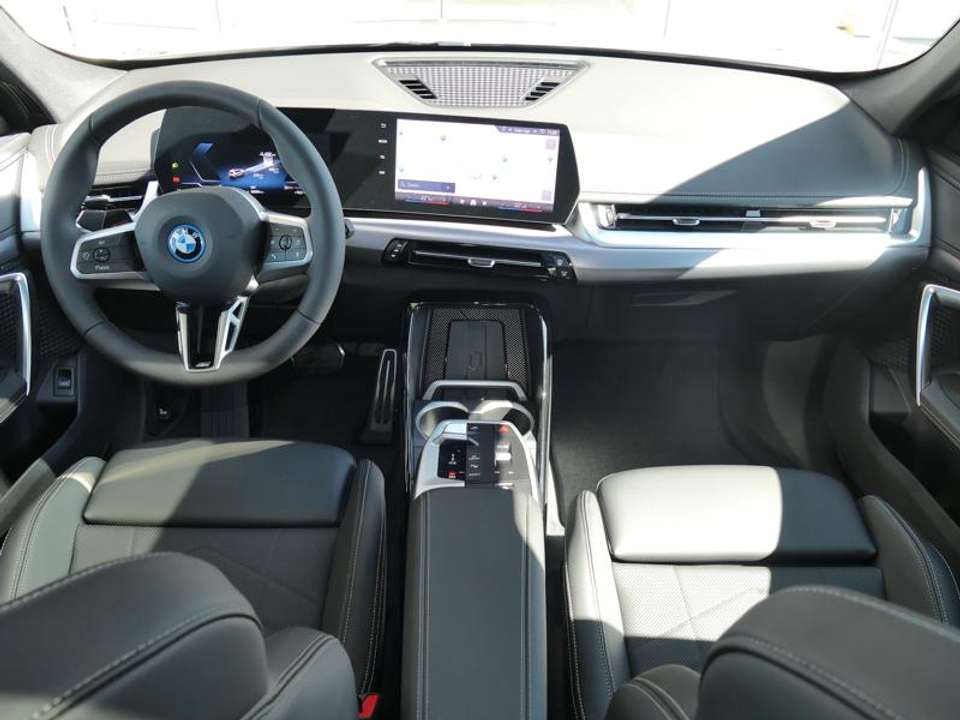 BMW iX1 - Imagem 7