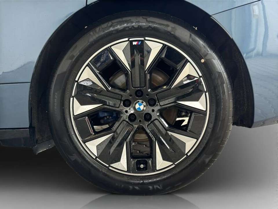 BMW iX - Imagem 11