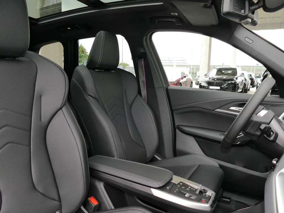BMW iX1 - Imagem 11
