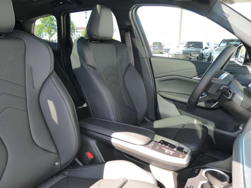 BMW iX1 - Imagem 12