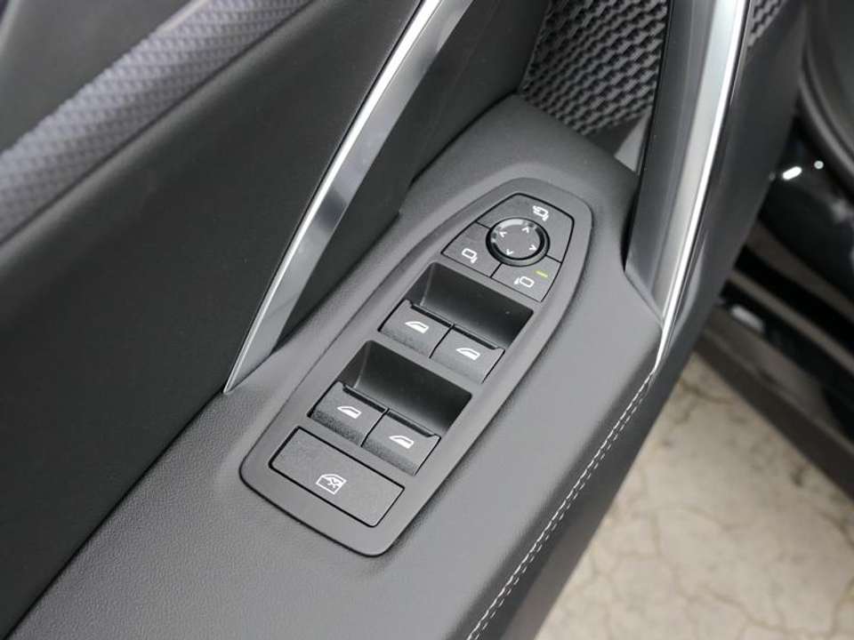 BMW iX1 - Imagem 12