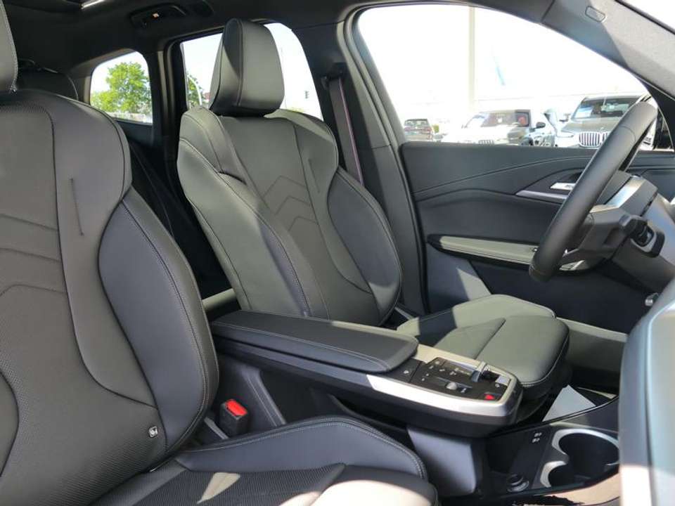 BMW iX1 - Imagem 12