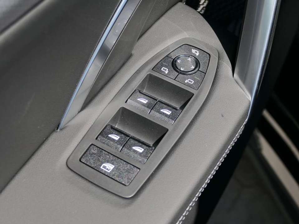 BMW iX1 - Imagem 13