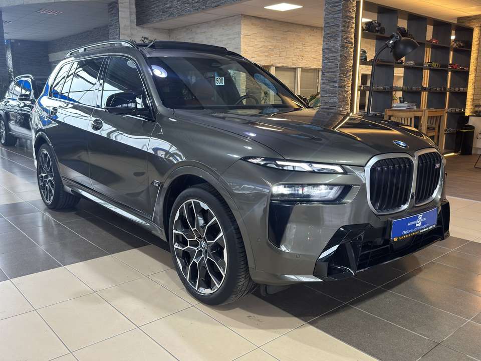 BMW X7 M - Imagem 1