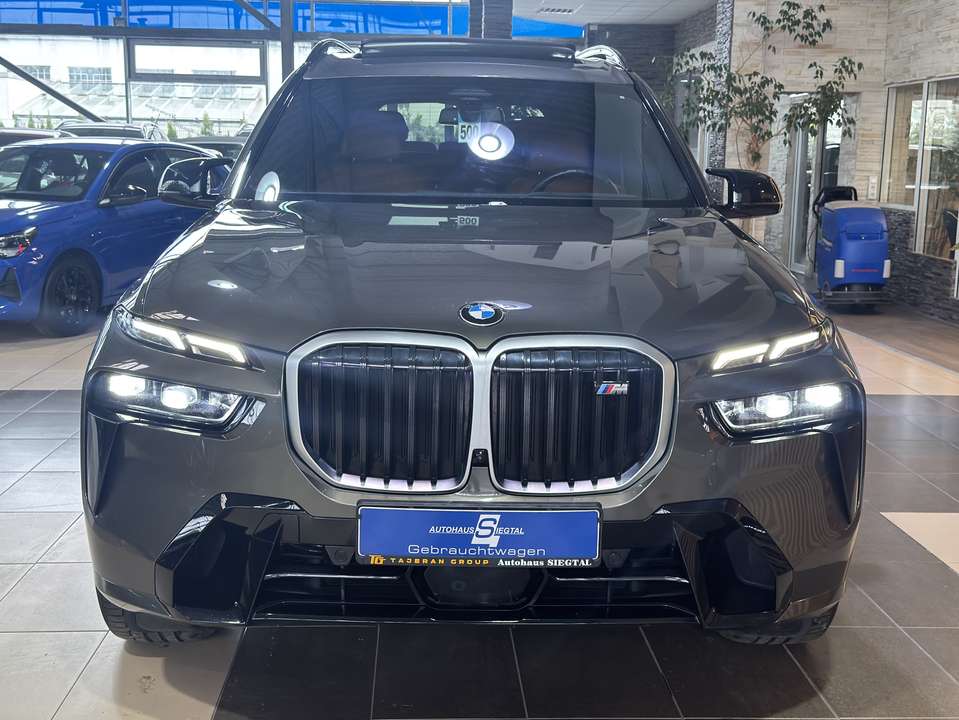 BMW X7 M - Imagem 2