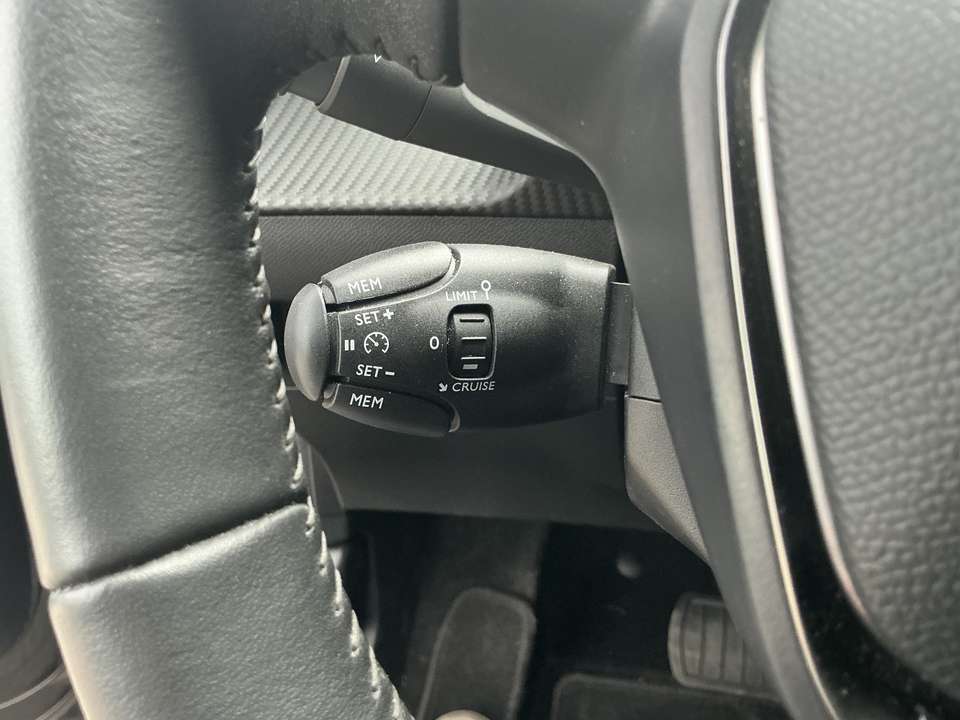 Peugeot e-208 - Imagem 8