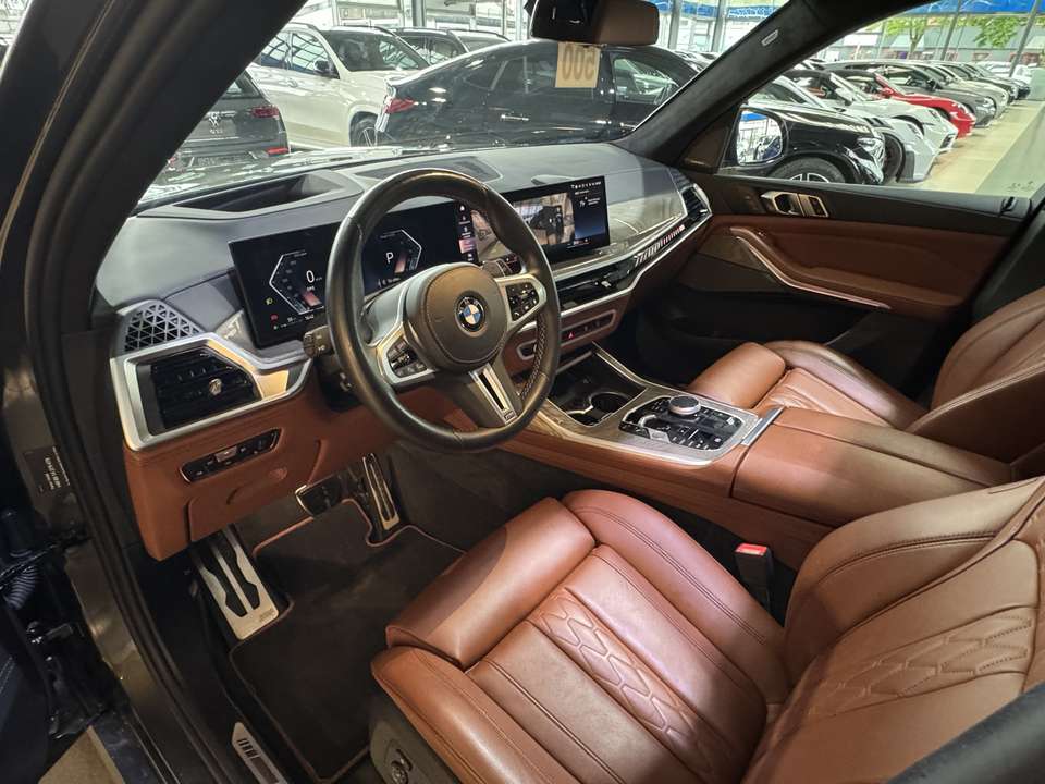 BMW X7 M - Imagem 11