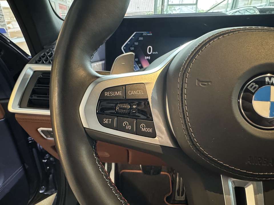 BMW X7 M - Imagem 13