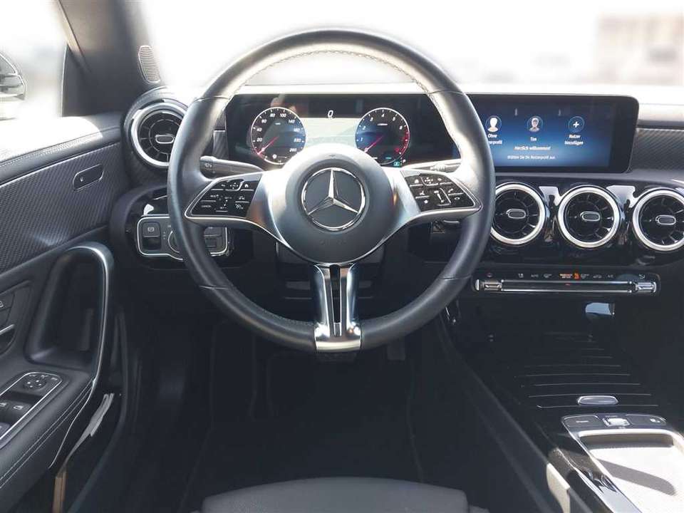 Mercedes-Benz CLA 180 - Imagem 9