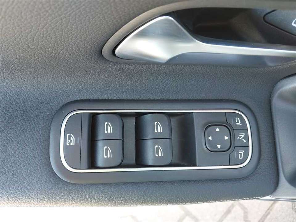 Mercedes-Benz CLA 180 - Imagem 13
