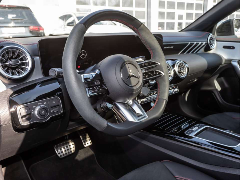 Mercedes-Benz CLA 35 AMG - Imagem 10