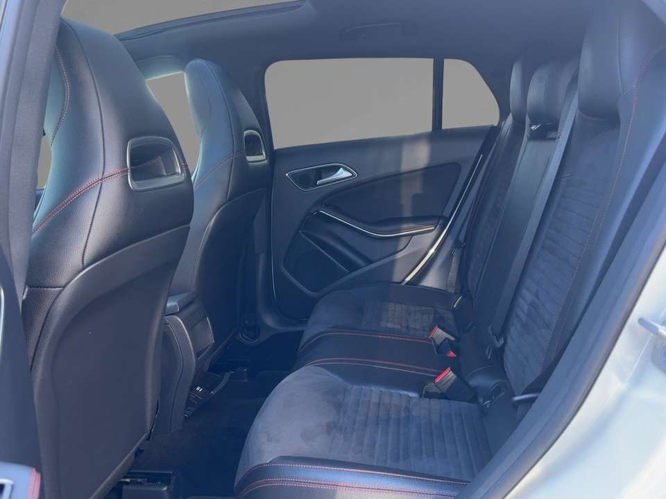Mercedes-Benz CLA 180 - Imagem 9
