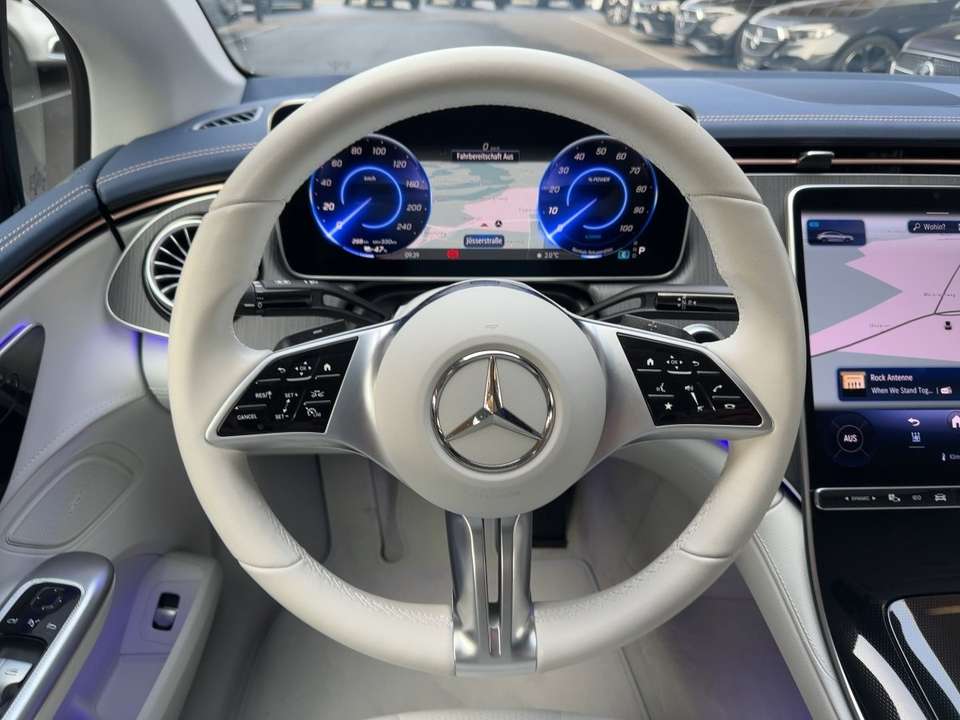 Mercedes-Benz EQE 350 - Imagem 11