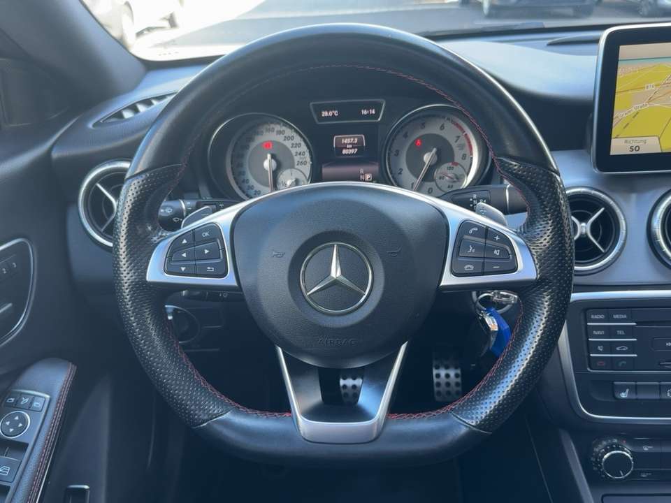 Mercedes-Benz CLA 180 - Imagem 11