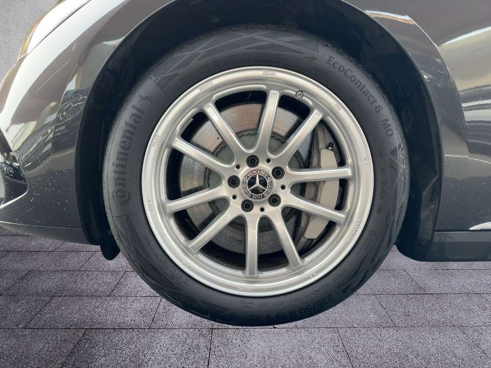 Mercedes-Benz EQE 350 - Imagem 13
