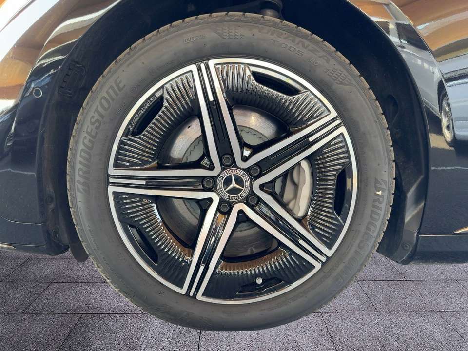 Mercedes-Benz EQE 350 - Imagem 13