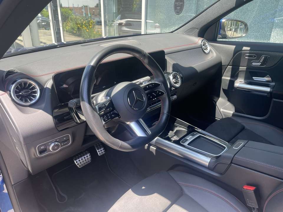 Mercedes-Benz EQA 350 - Imagem 9