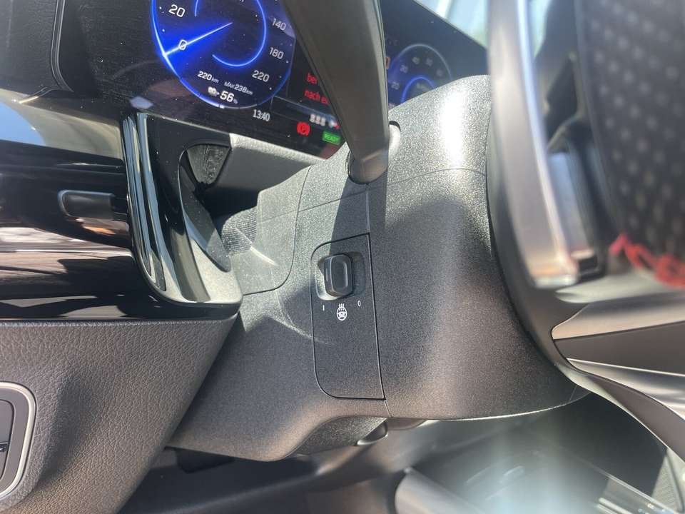 Mercedes-Benz EQA 350 - Imagem 12