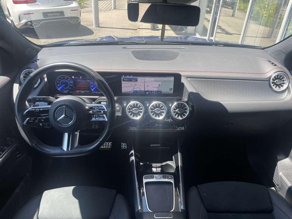 Mercedes-Benz EQA 350 - Imagem 13