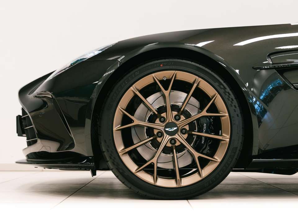 Aston Martin Vantage - Imagem 8