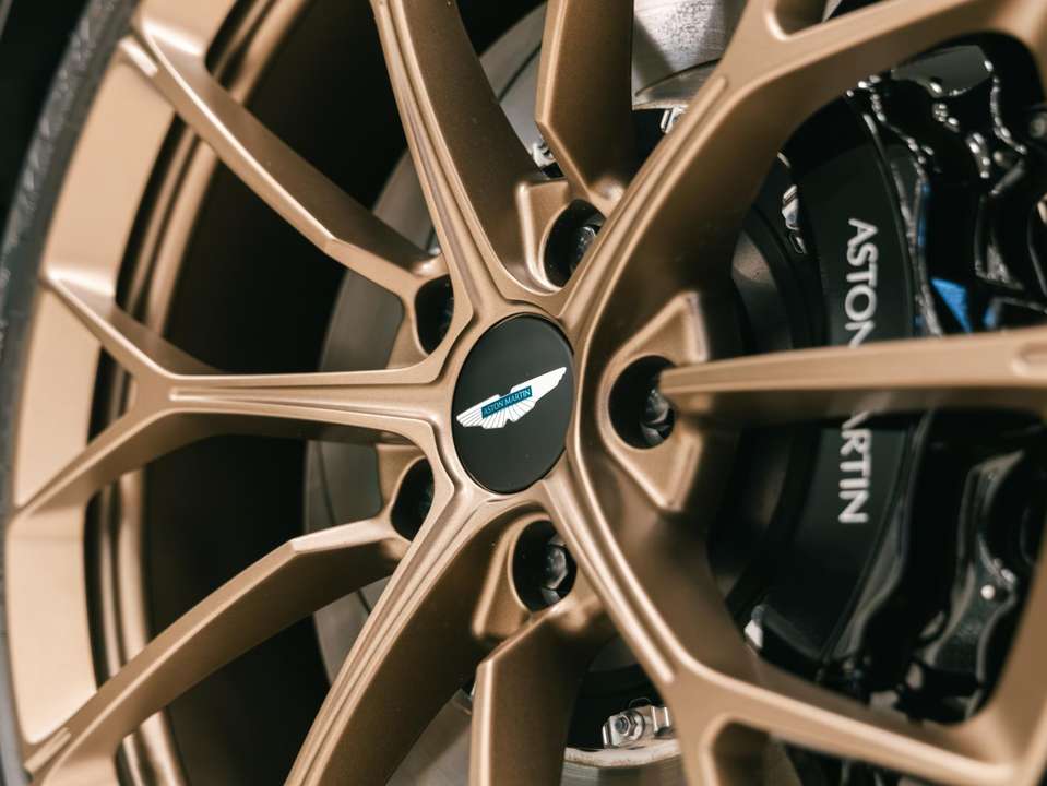 Aston Martin Vantage - Imagem 9