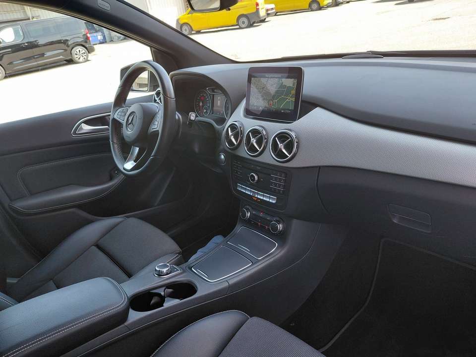 Mercedes-Benz B 180 - Imagem 9