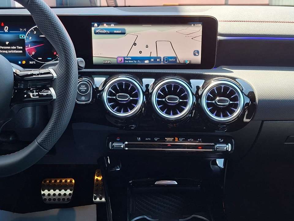 Mercedes-Benz CLA 200 - Imagem 12