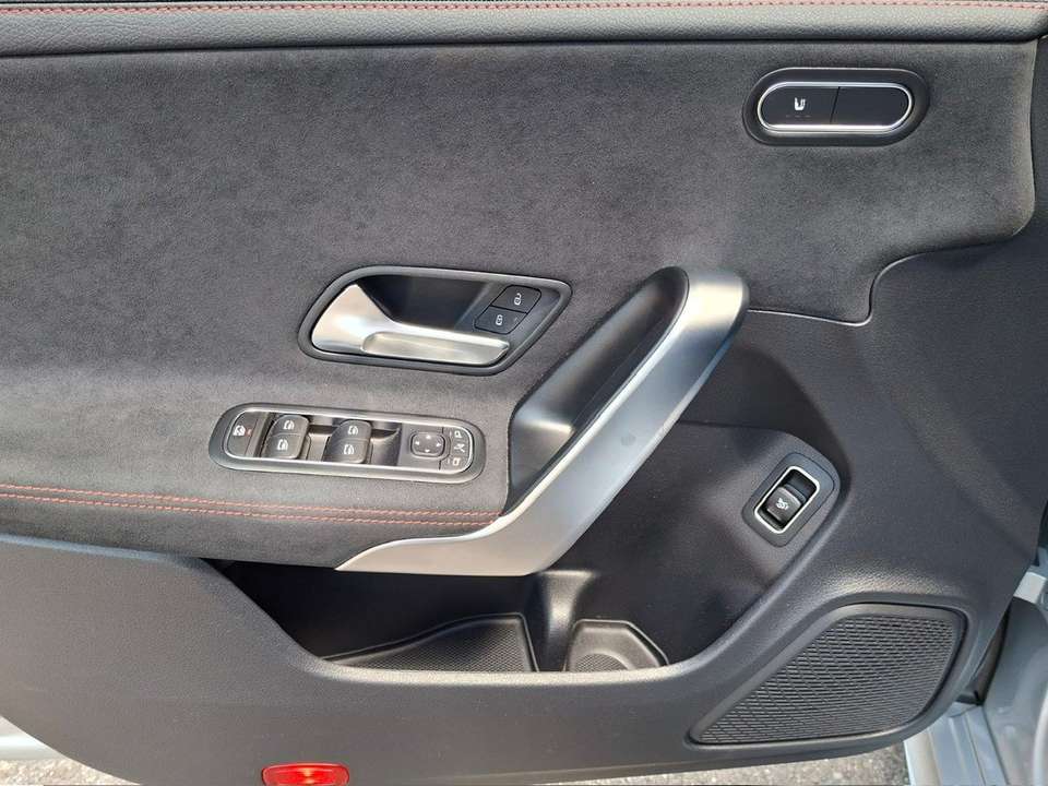 Mercedes-Benz CLA 200 - Imagem 13