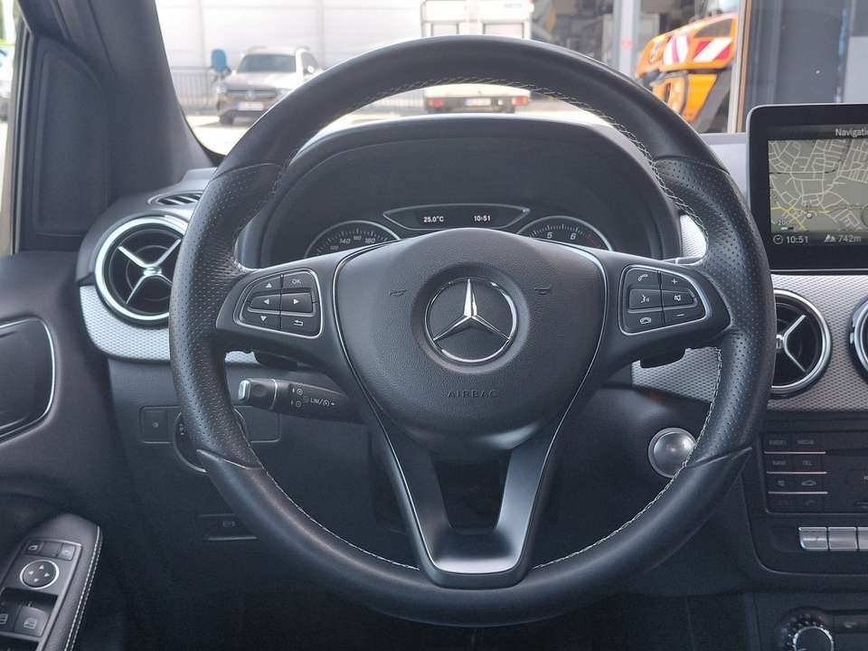 Mercedes-Benz B 180 - Imagem 13