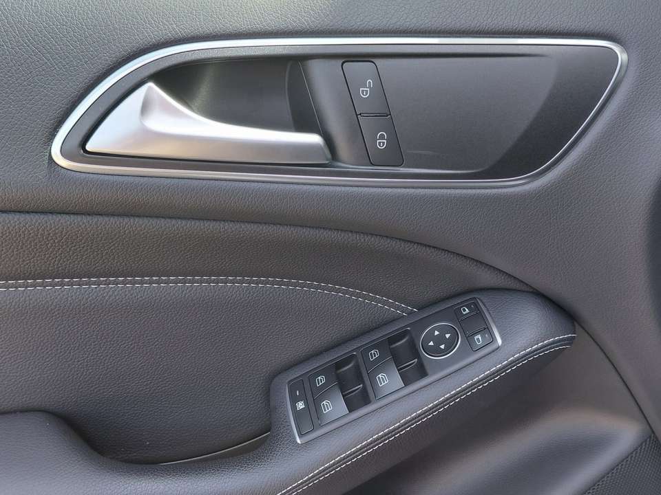 Mercedes-Benz B 180 - Imagem 14