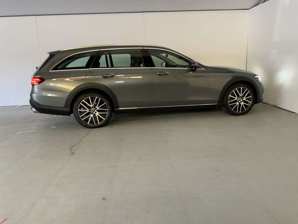 Mercedes-Benz E 220 - Imagem 4