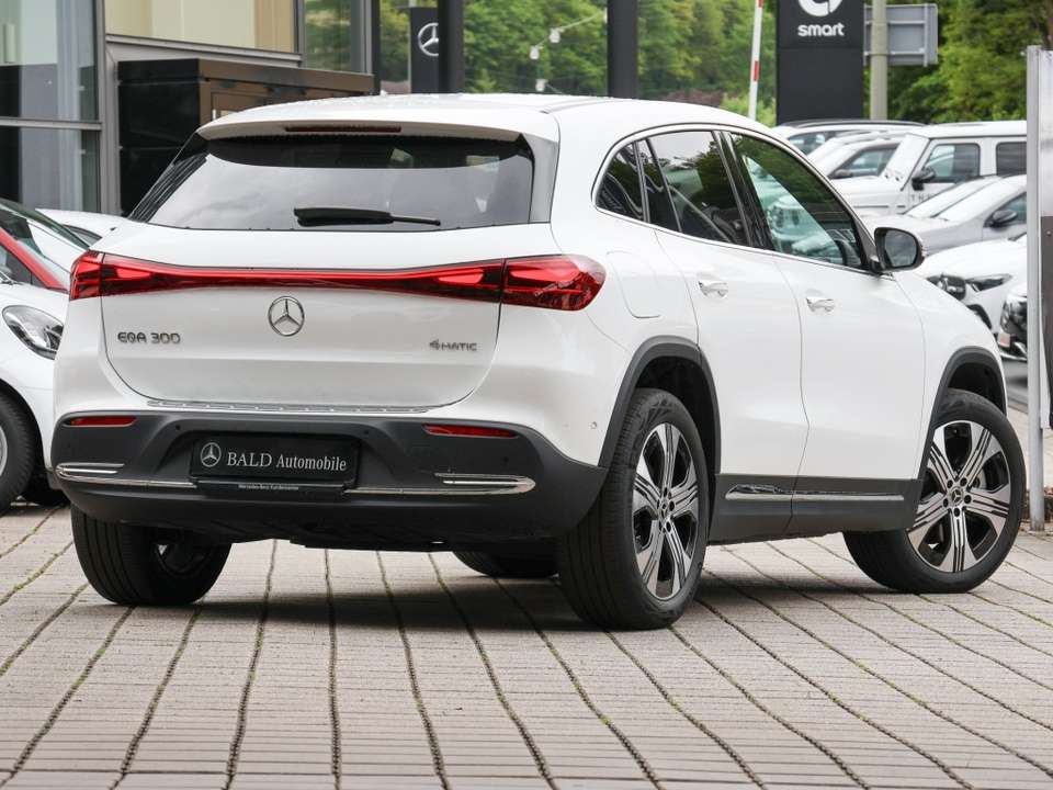 Mercedes-Benz EQA 300 - Imagem 2