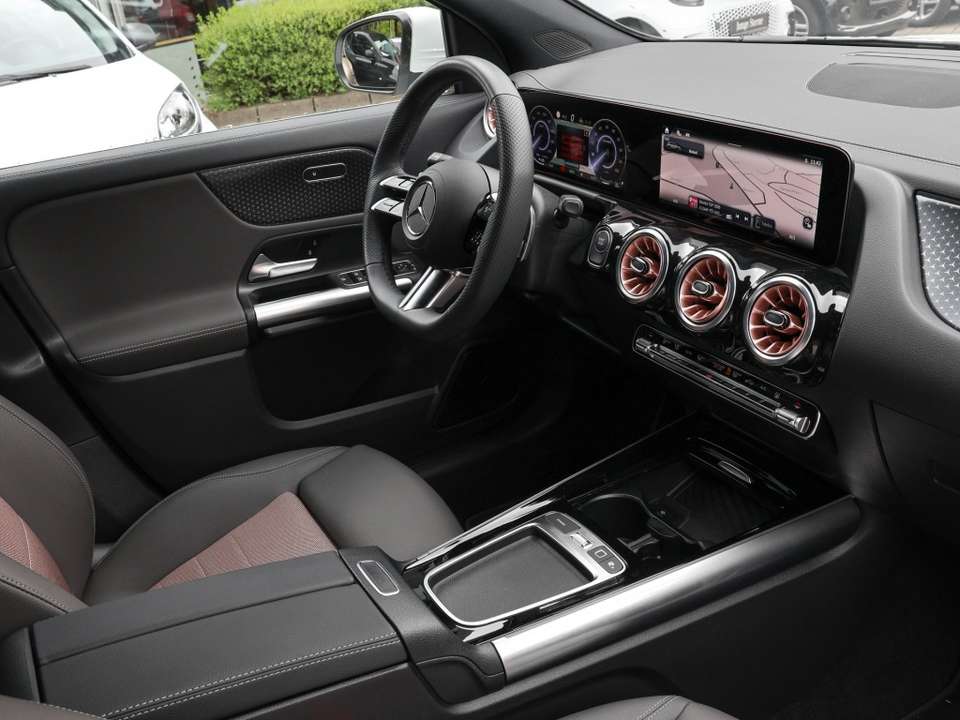 Mercedes-Benz EQA 300 - Imagem 3