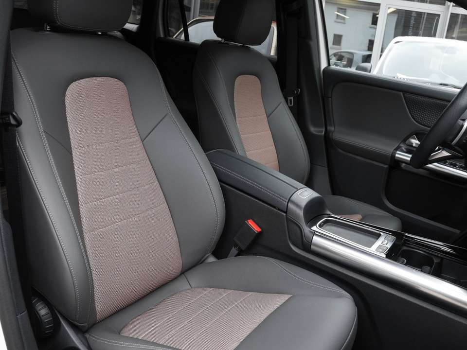 Mercedes-Benz EQA 300 - Imagem 4