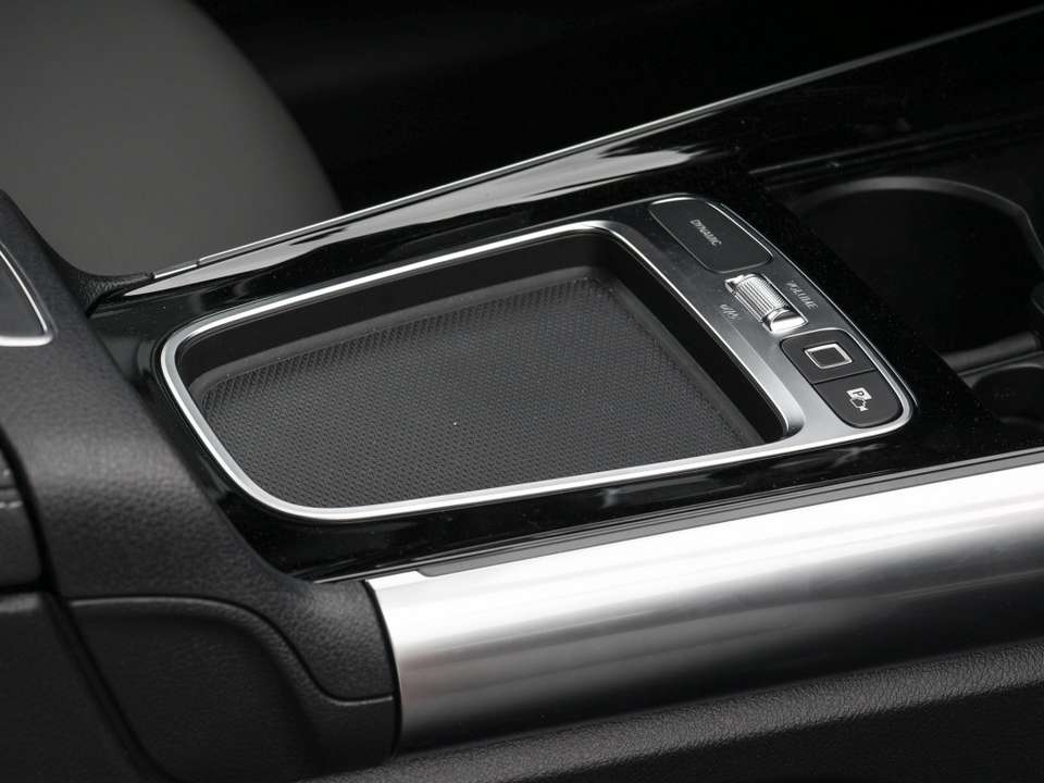 Mercedes-Benz EQA 300 - Imagem 7