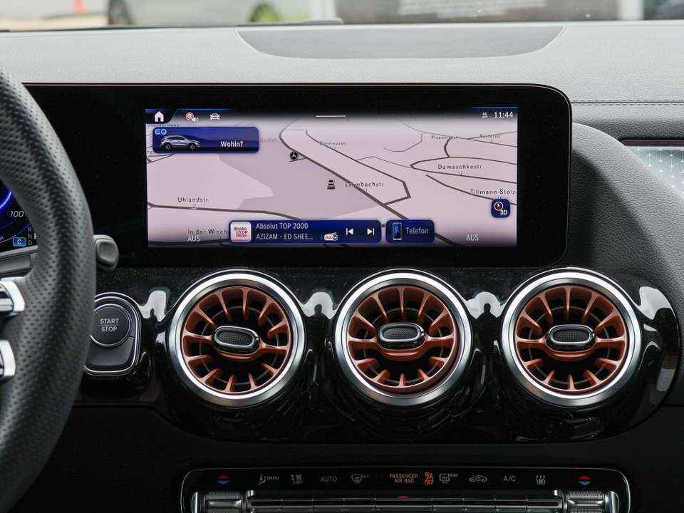 Mercedes-Benz EQA 300 - Imagem 8