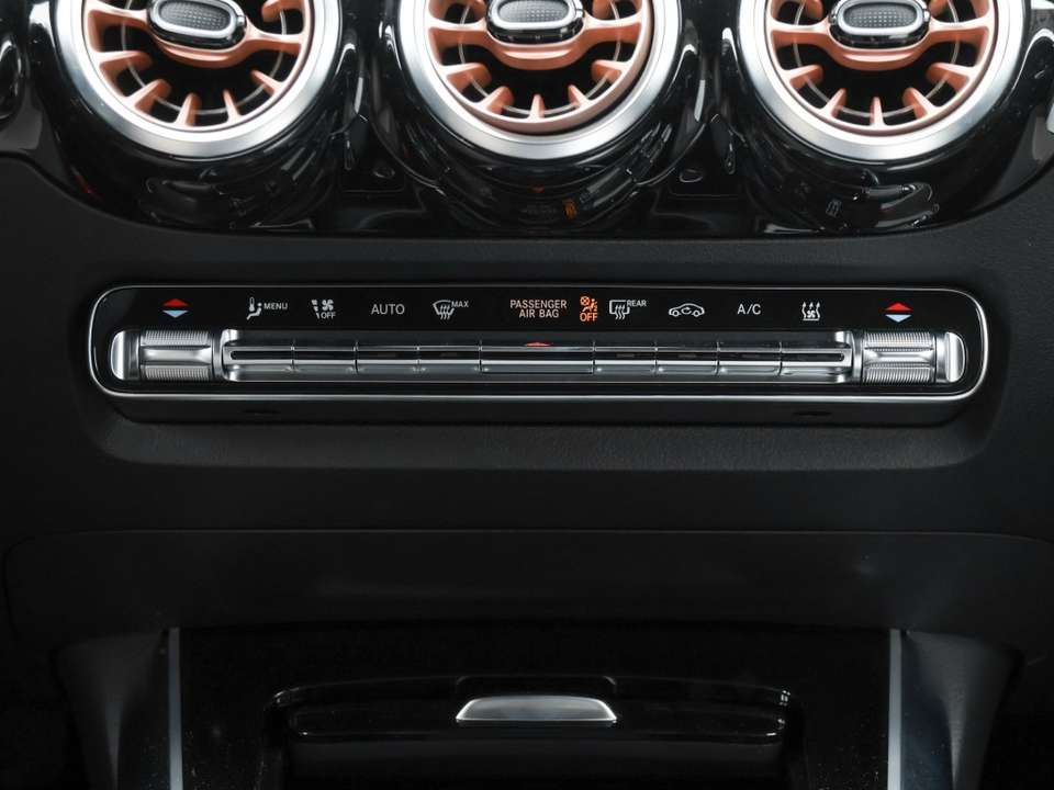 Mercedes-Benz EQA 300 - Imagem 9