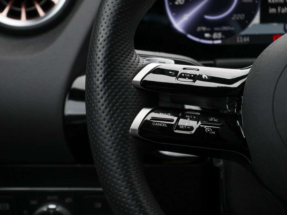 Mercedes-Benz EQA 300 - Imagem 10