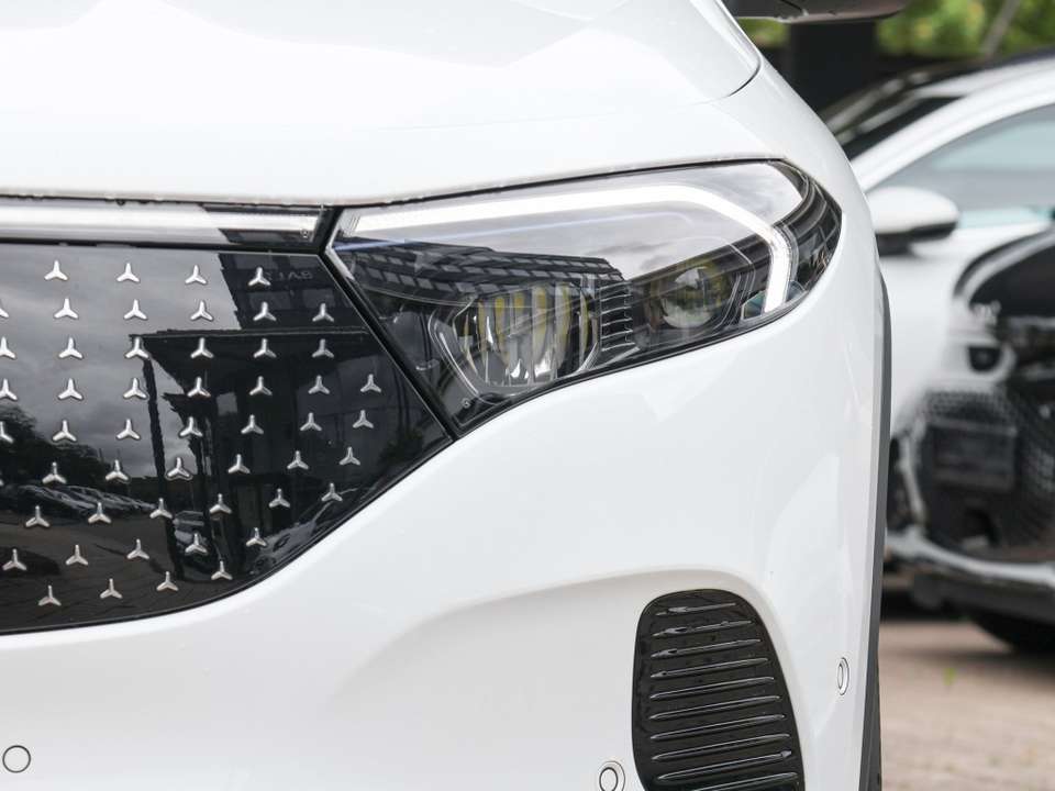 Mercedes-Benz EQA 300 - Imagem 12