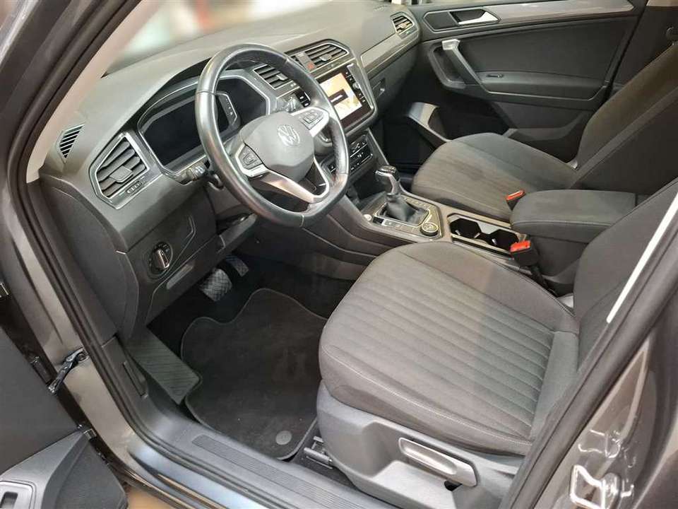 Volkswagen Tiguan Allspace - Imagem 8