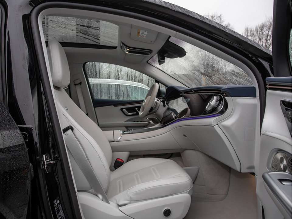 Mercedes-Benz EQE SUV - Imagem 9