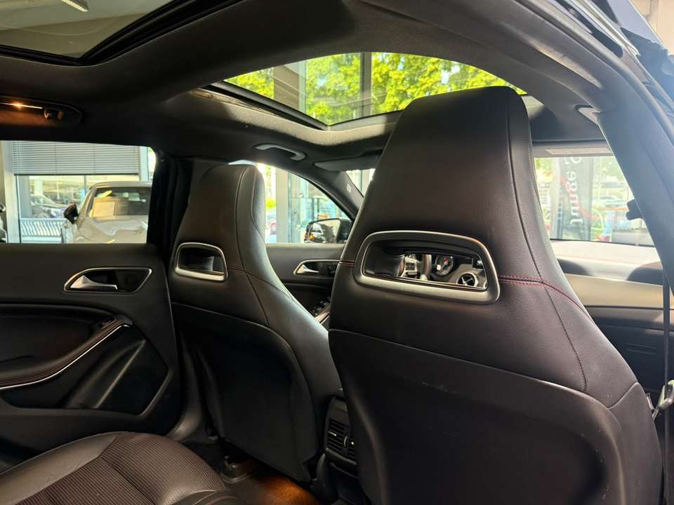 Mercedes-Benz GLA 220 - Imagem 14