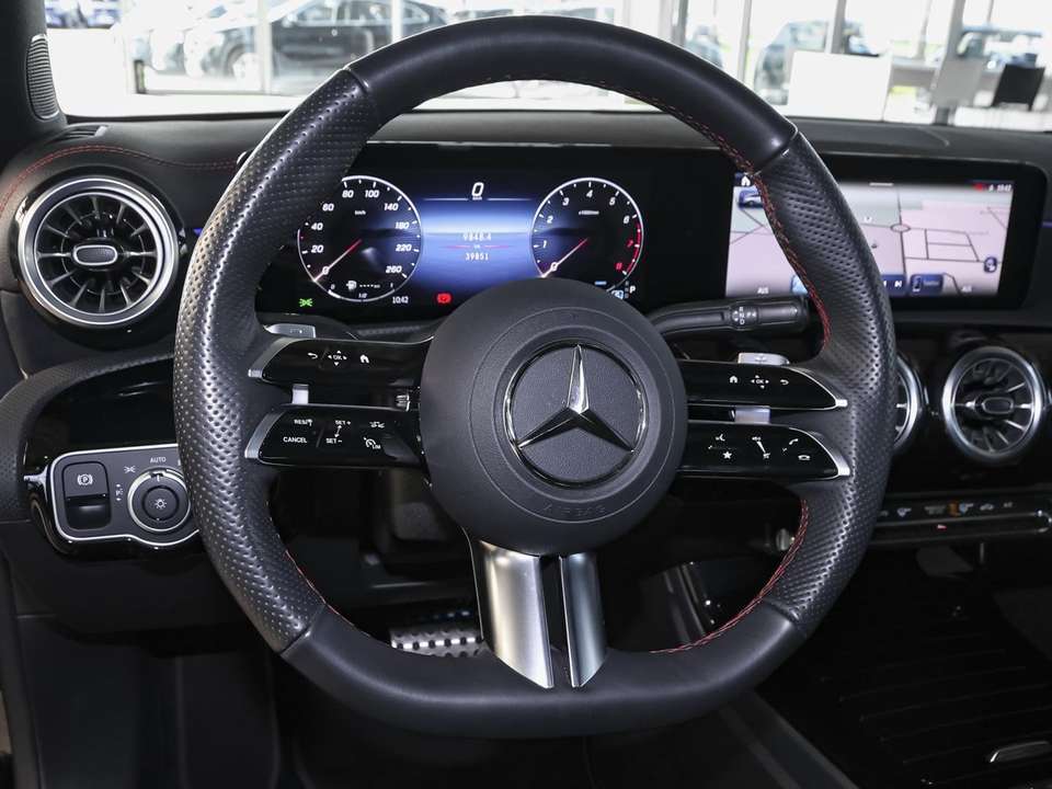 Mercedes-Benz CLA 180 - Imagem 12